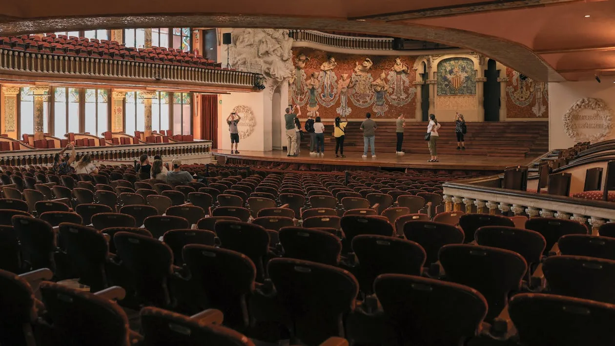 Stage of Palau de la Música with sculptural figures