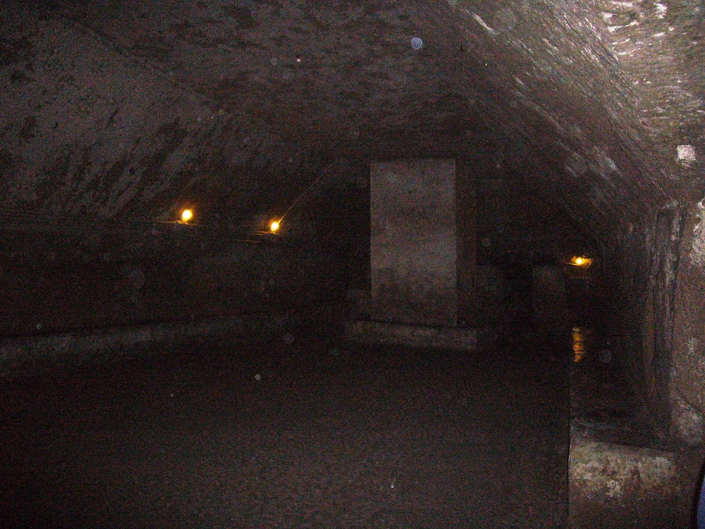 Tufa cistern walls in Napoli Sotterranea