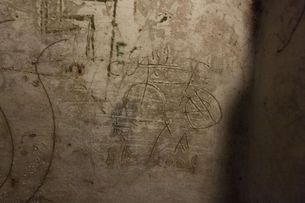 WWII shelter relics in Napoli Sotterranea