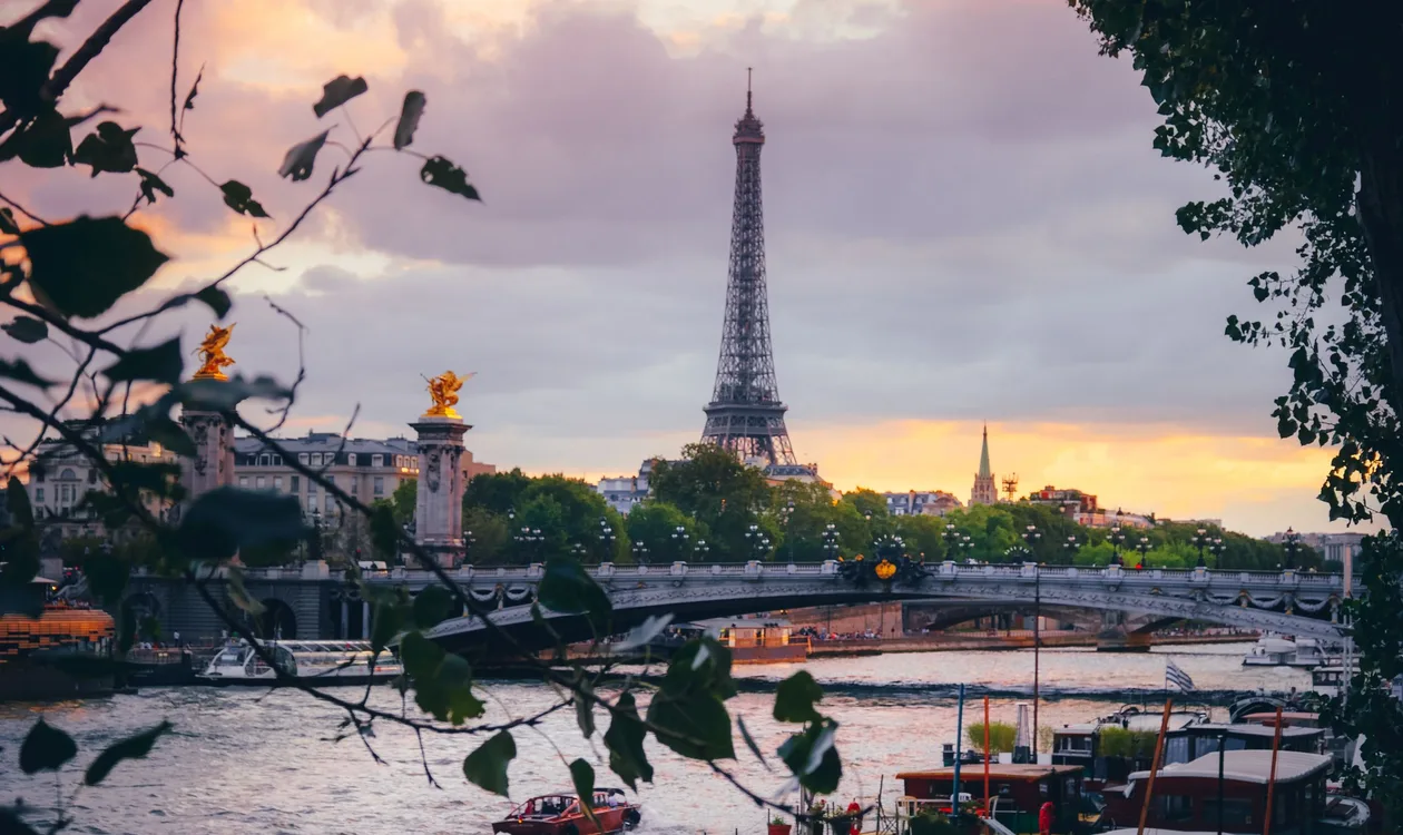 Best Sunset Spots in Paris: Where to Catch Golden Hour (2026)